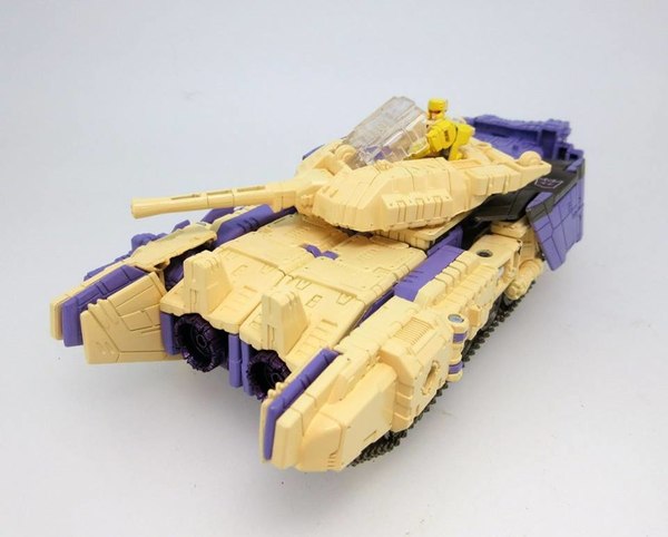 New Legends Photos What Has TakaraTomy Changed For LG58 Autobot Clones LG59 Blitzwing LG60 Overlord  (4 of 15)